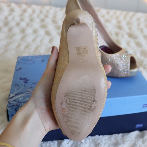 Gold Prom Pageant Homecoming Heels | 077 - Picture 8 of 12